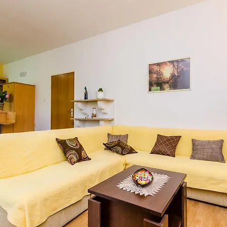 Apartament Maro *